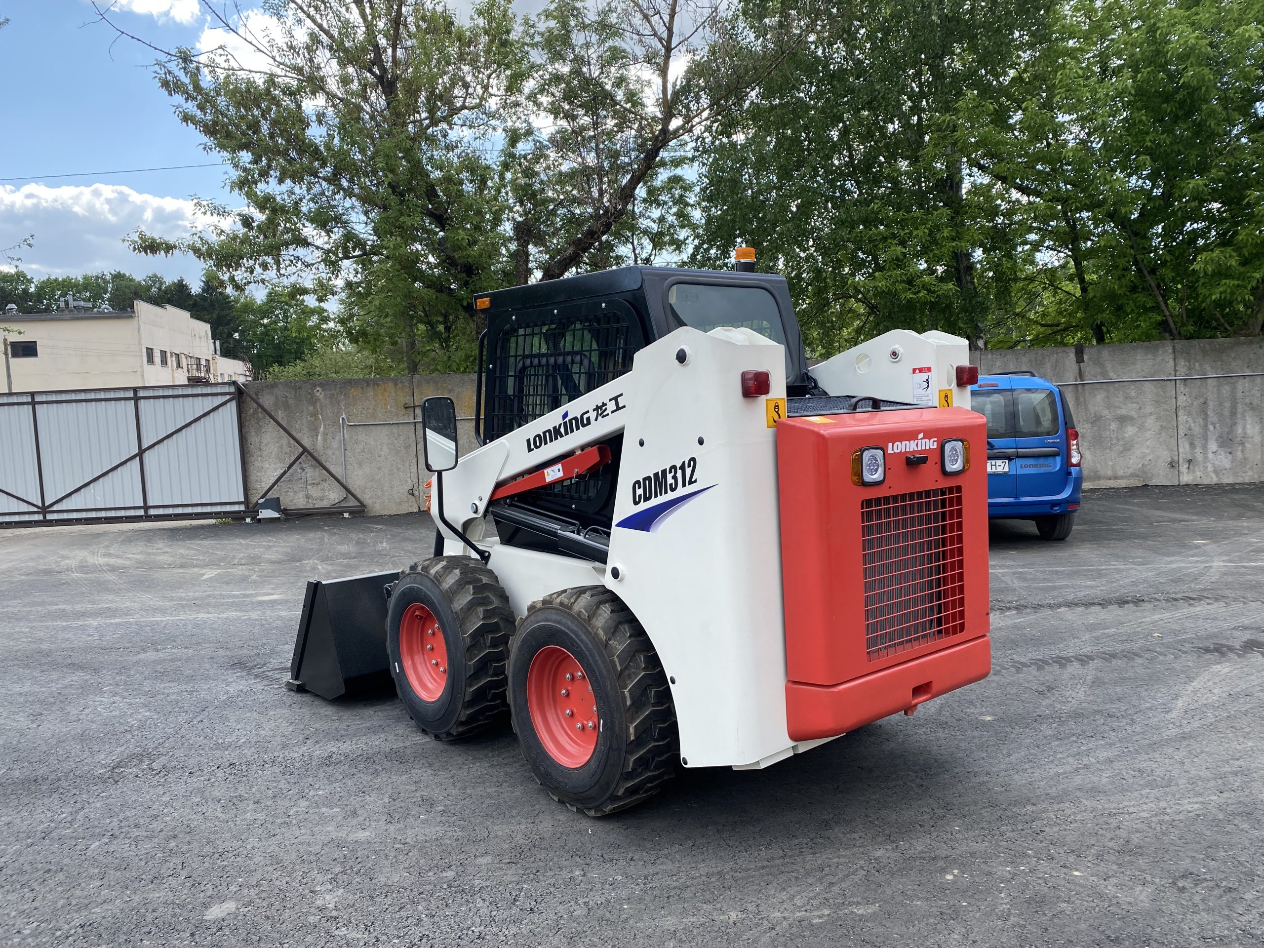 Мини-погрузчик Lonking CDM312 двигатель Kubota